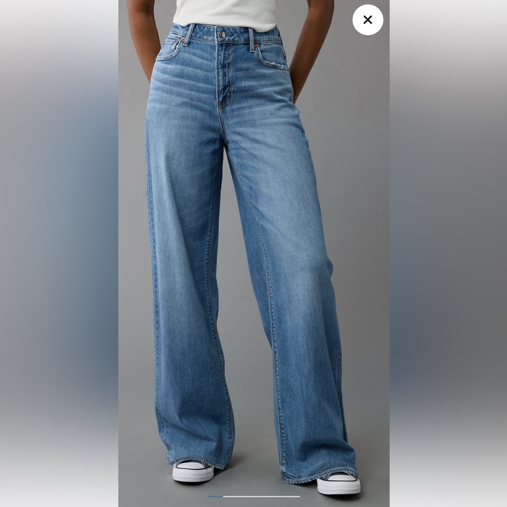American Eagle Super High Rise Baggy Wide Leg Jeans | Size 10 Long | Light Wash